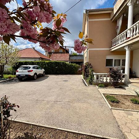 Apartment Milos Belgrado Exterior foto